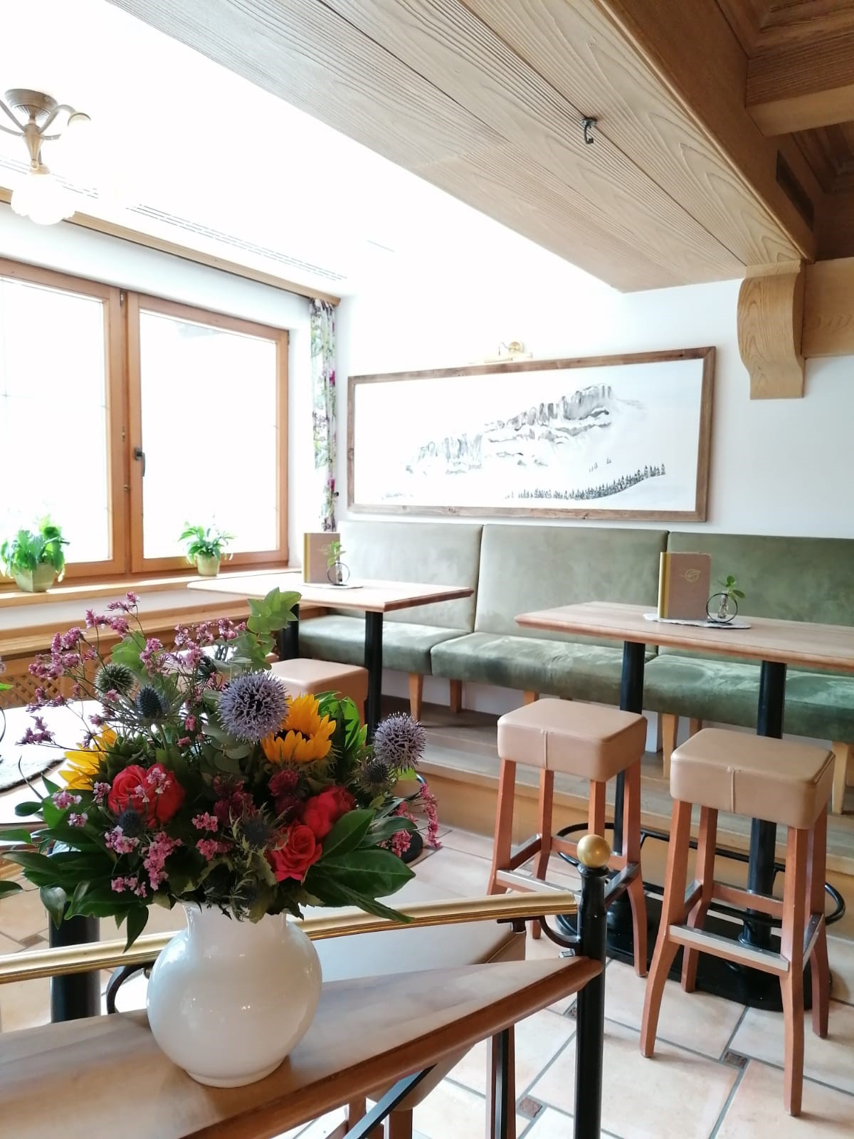 Unterkunft im Allgäu: Barbereich - 4****S Hotel Erlebach in Riezlern