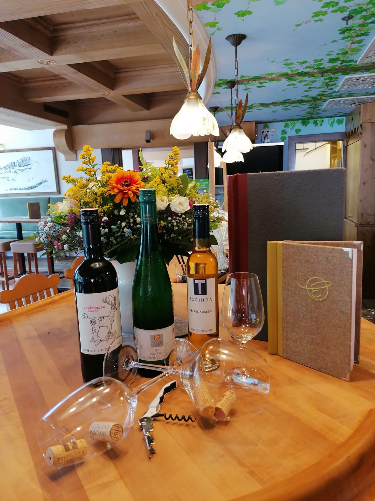 Unterkunft im Allgäu: Barbereich - 4****S Hotel Erlebach in Riezlern