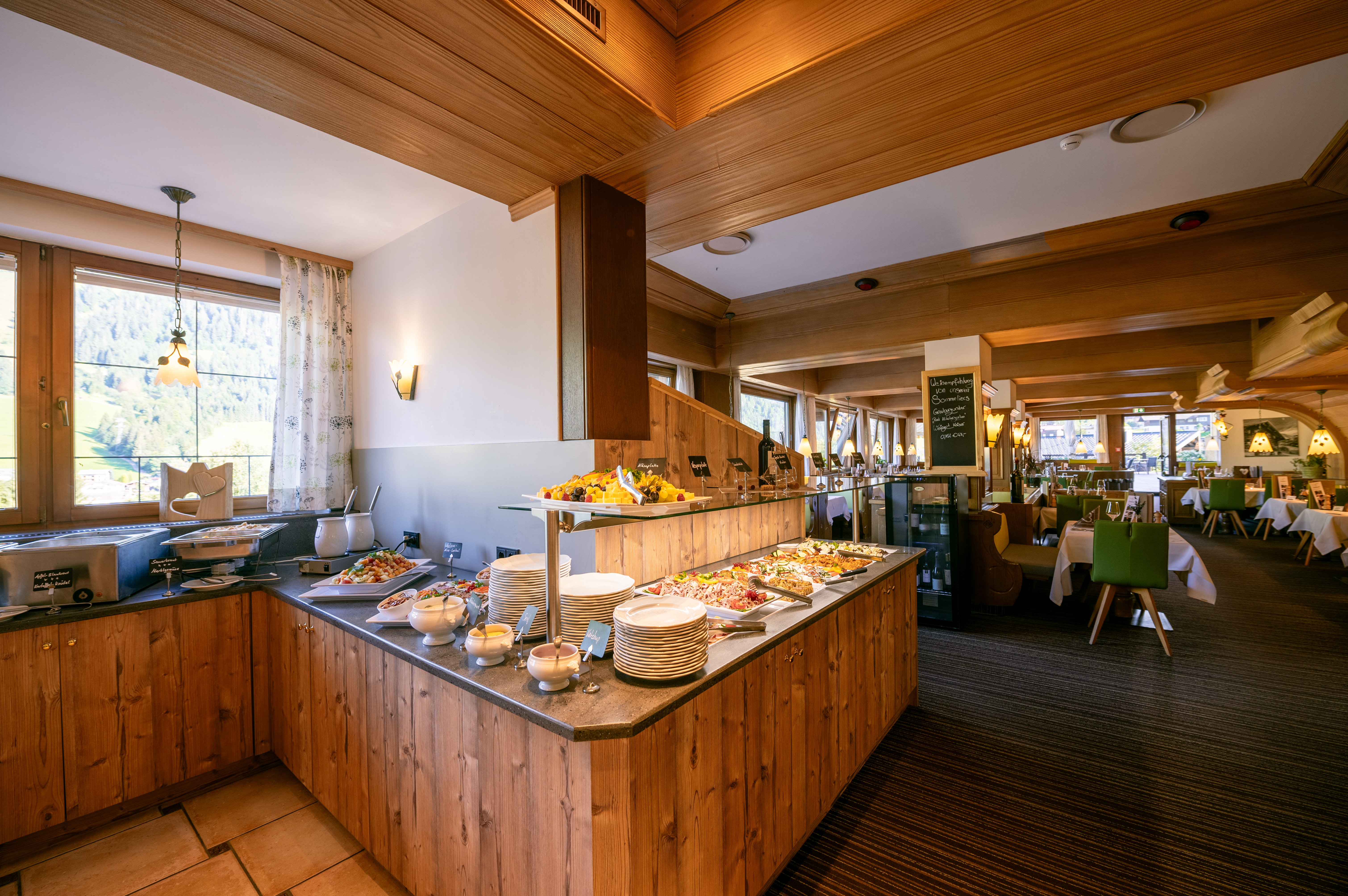 Unterkunft im Allgäu: Buffet - 4****S Hotel Erlebach in Riezlern