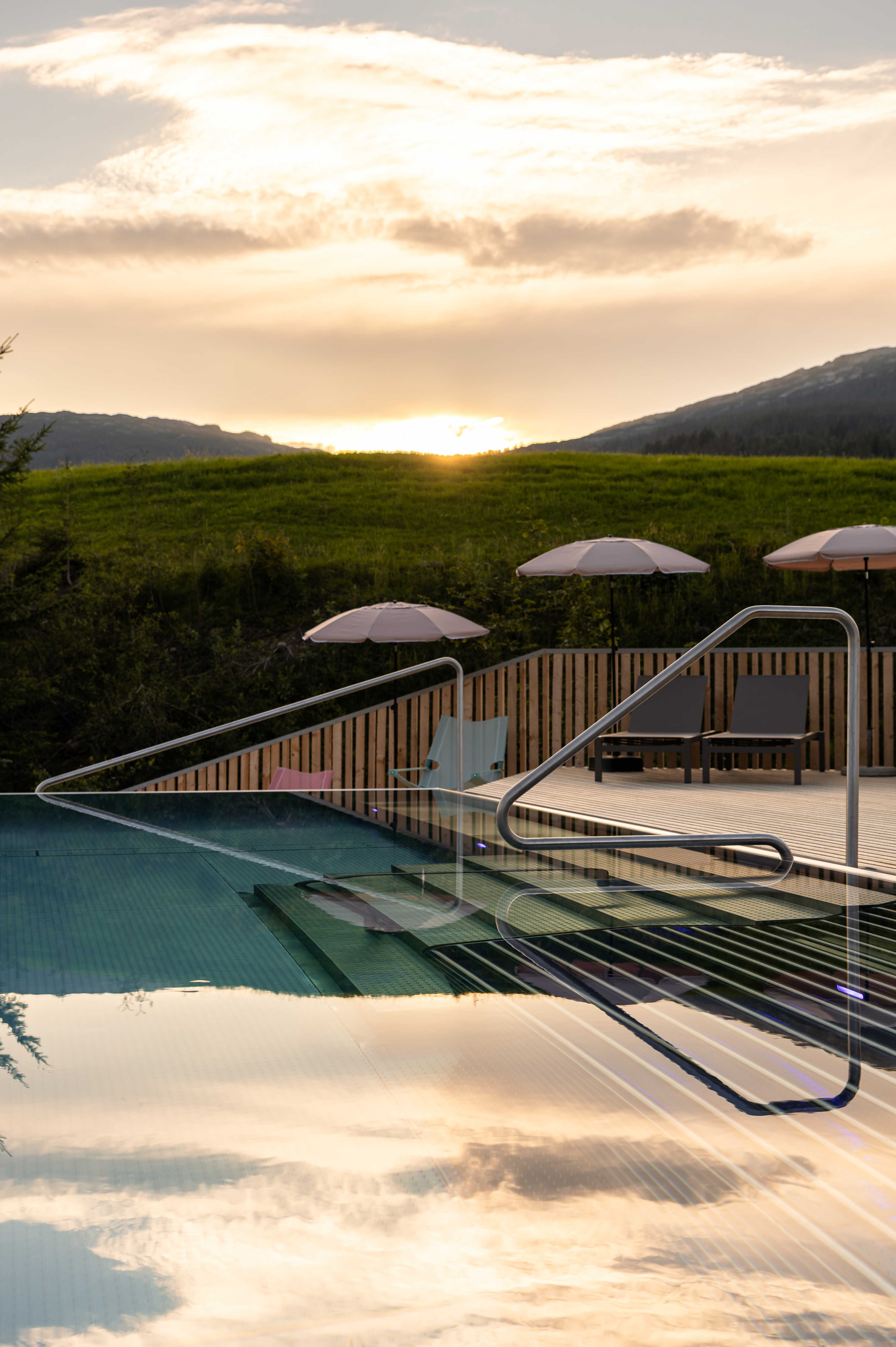 Unterkunft im Allgäu: Pool - 4****S Hotel Erlebach in Riezlern