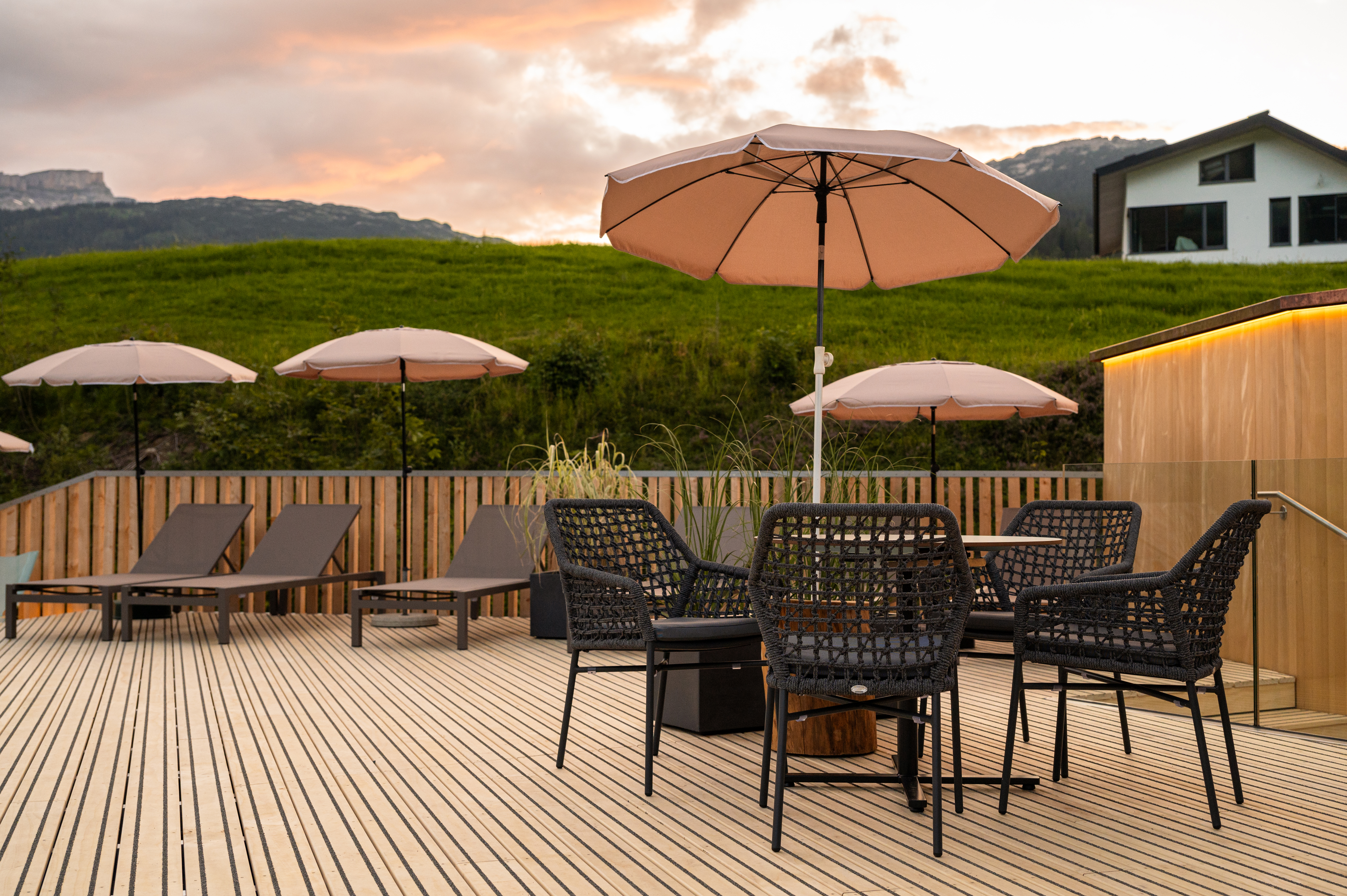 Unterkunft im Allgäu: Sonnendeck - 4****S Hotel Erlebach in Riezlern