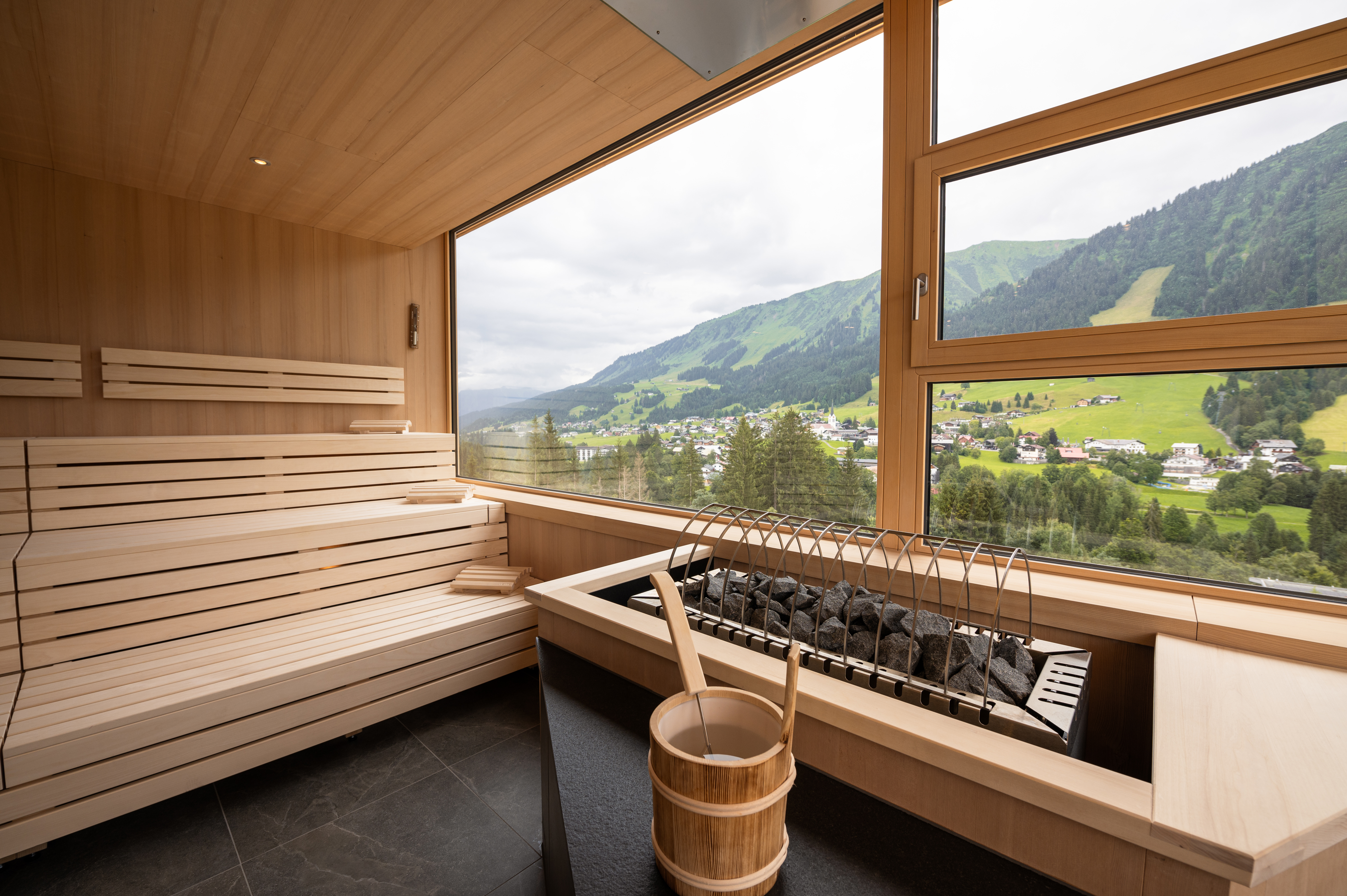 Unterkunft im Allgäu: Finnische Sauna - 4****S Hotel Erlebach in Riezlern