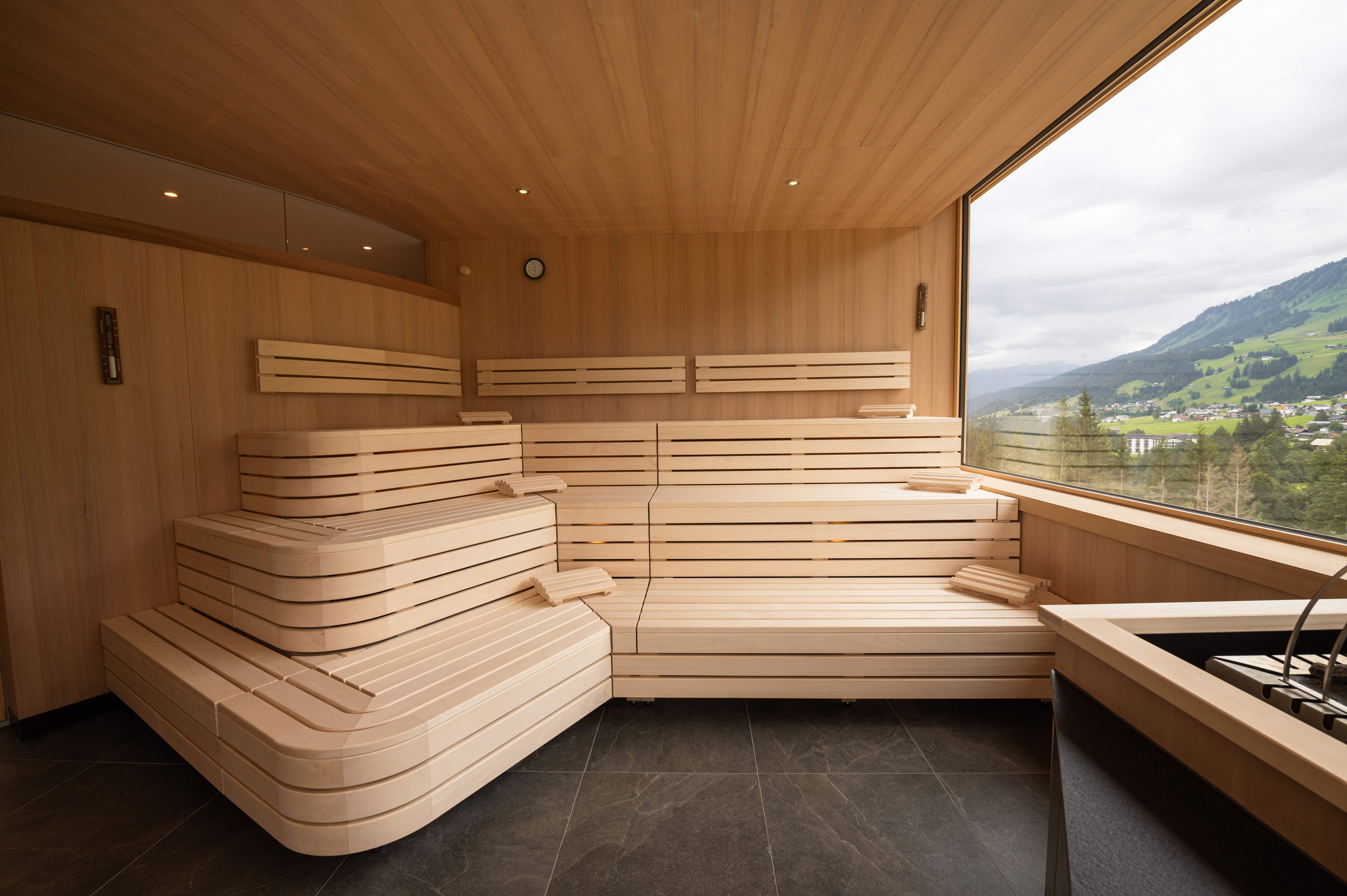 Unterkunft im Allgäu: Finnische Sauna - 4****S Hotel Erlebach in Riezlern