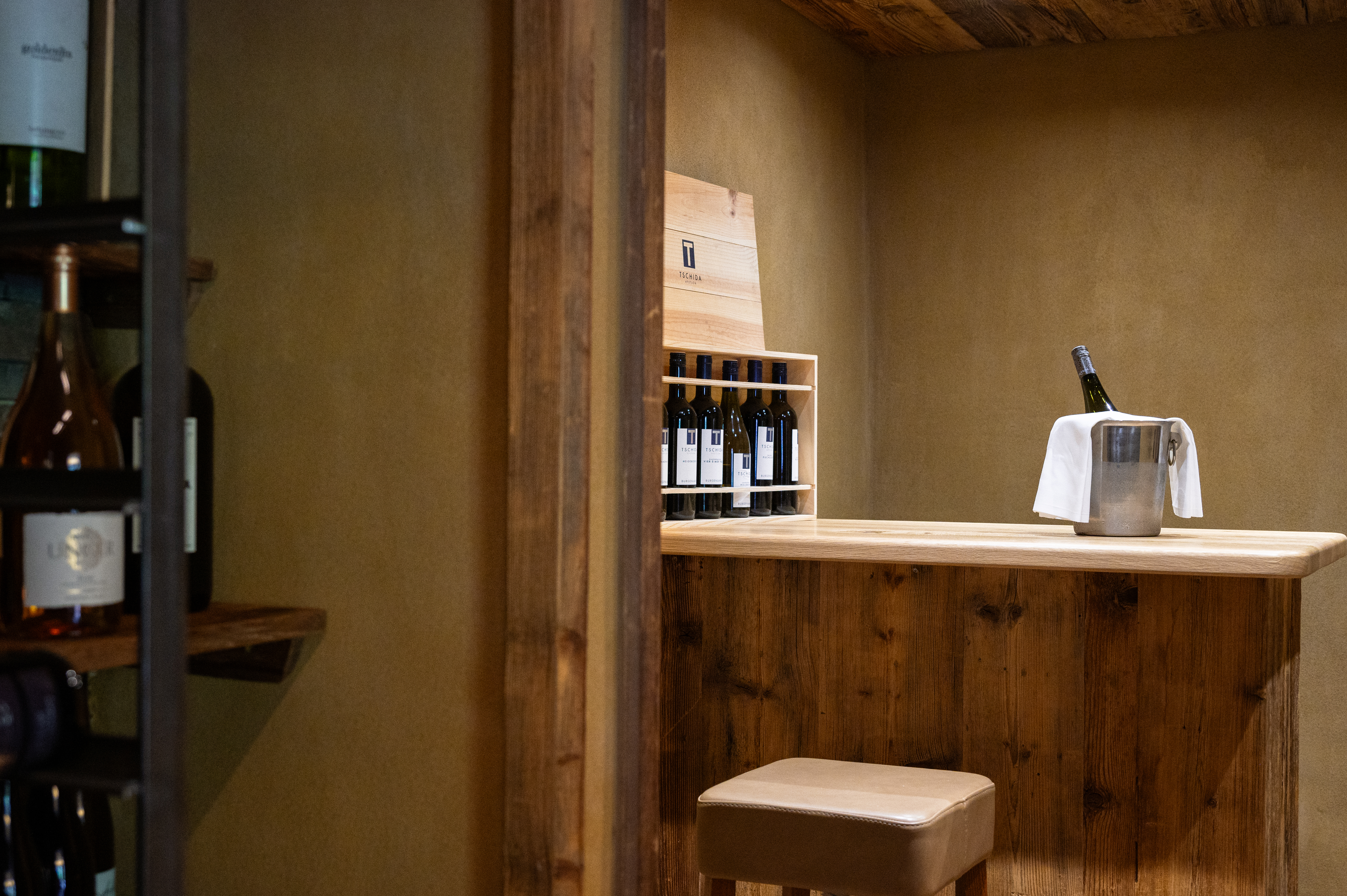 Unterkunft im Allgäu: Weinkeller - 4****S Hotel Erlebach in Riezlern