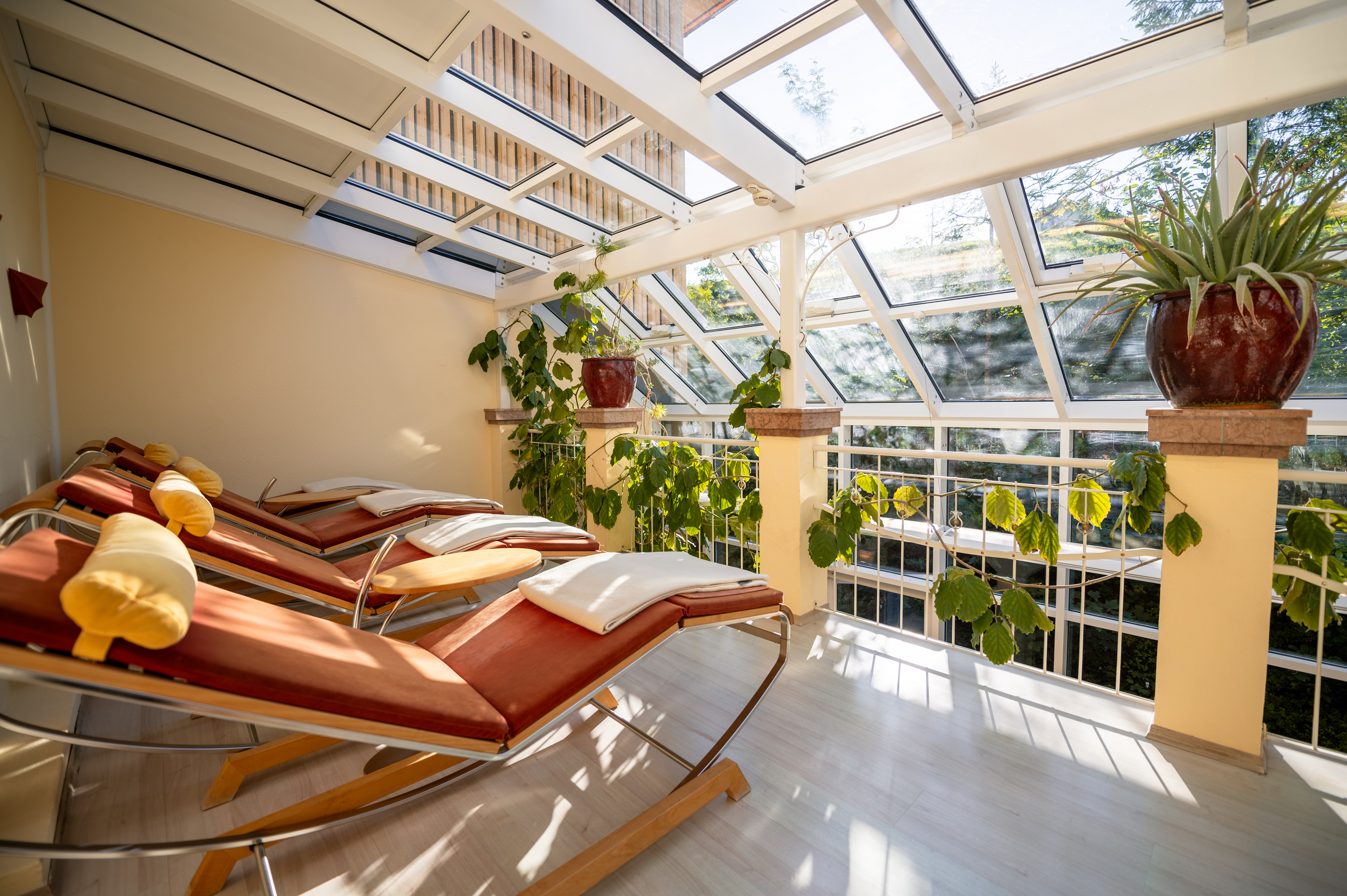 Unterkunft im Allgäu: Wintergarten - 4****S Hotel Erlebach in Riezlern