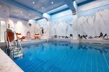 Unterkunft im Allgäu: Schwimmbad - Hotel Erlebach - 4* Wellnesshotel im Kleinwalsertal