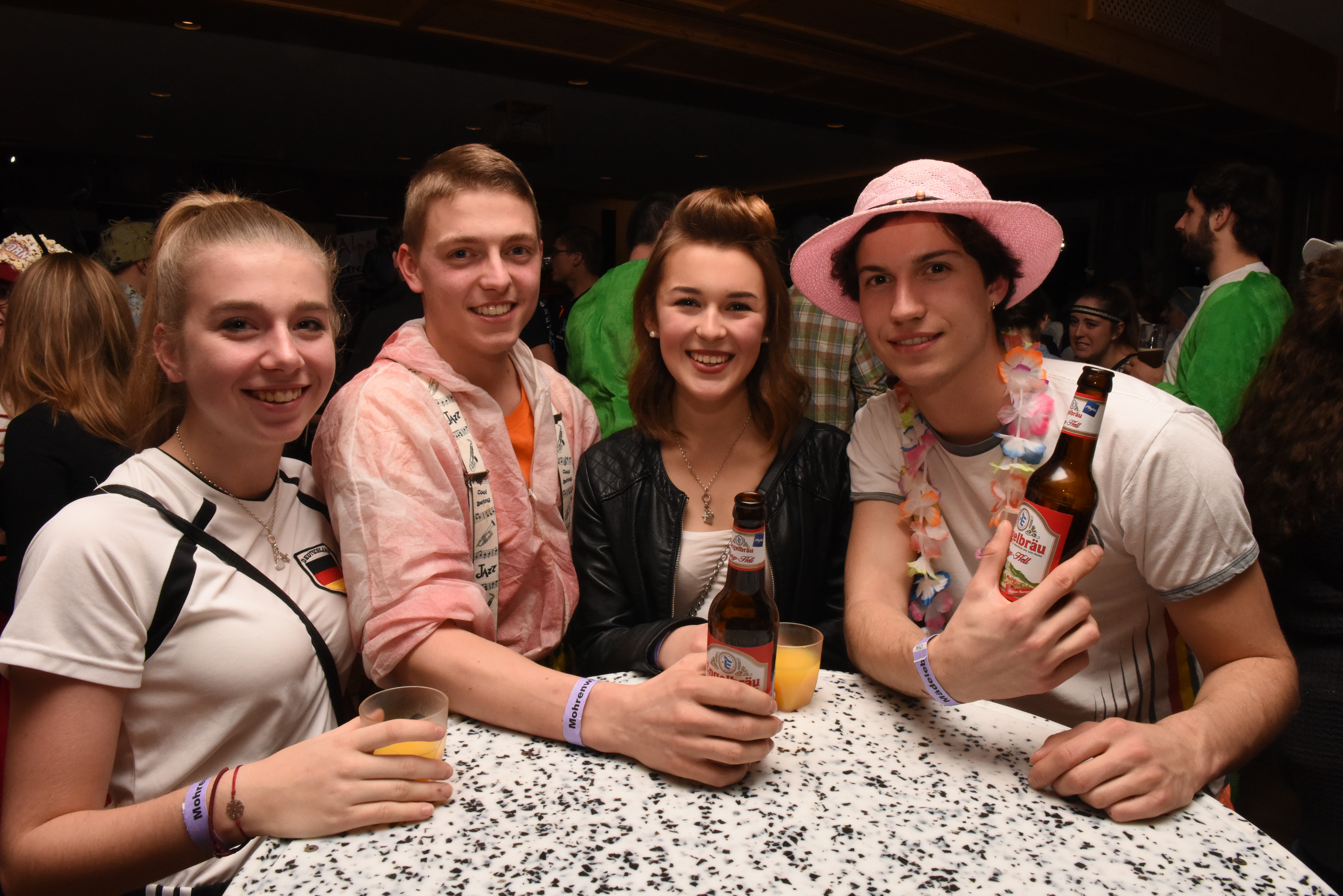 Hotels und Ferienwohnungen im Oberallgäu - Mädeleball - Faschingskult im Mohrenwirt in Kranzegg - Mädeleball - Faschingskult mit den Katzebachtal Musikanten