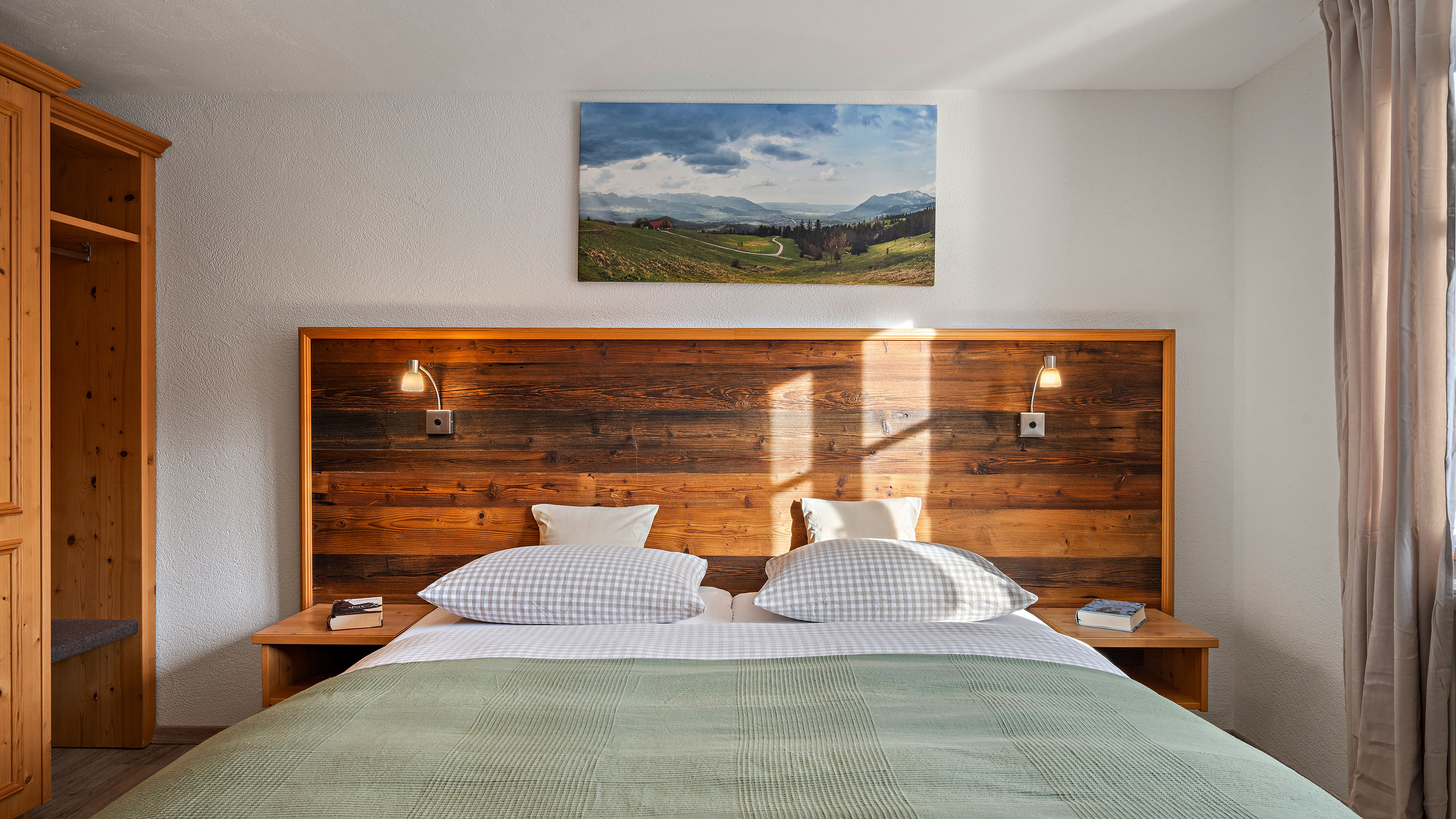 Unterkunft im Allgäu: Smart Doppelzimmer Bettansicht - Bergsonne Allgäu