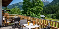 Hotels und Ferienwohnungen im Oberallgäu - Vorteilskarte: Allgäu-Walser-Card - Mittelberg Bödmen - Balkon am Frühstücksraum | DAS KLEEMANNs - DAS KLEEMANNs - Urlaub erfrischend anders