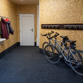 Unterkunft im Allgäu: Abstellplatz für Fahrräder | DAS KLEEMANNs - DAS KLEEMANNs - Urlaub erfrischend anders