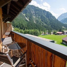 Unterkunft im Allgäu: Balkon eines Gästezimmers | DAS KLEEMANNs - DAS KLEEMANNs - Urlaub erfrischend anders