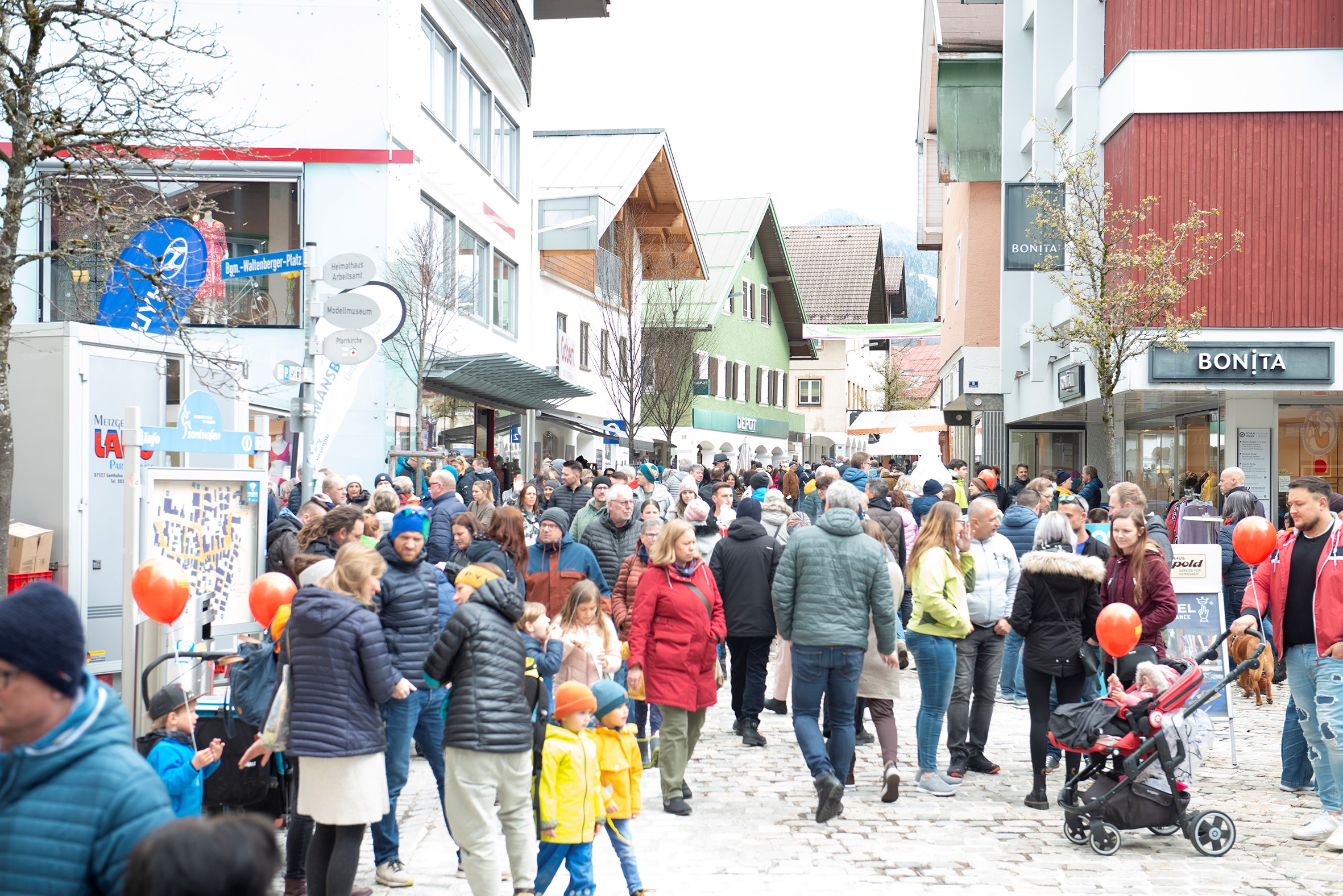 Hotels und Ferienwohnungen im Oberallgäu - Sonthofen - Verkaufsoffener Sonntag mit Mobilausstellung in Sonthofen - Verkaufsoffener Sonntag am 12.04.2026 in Sonthofen