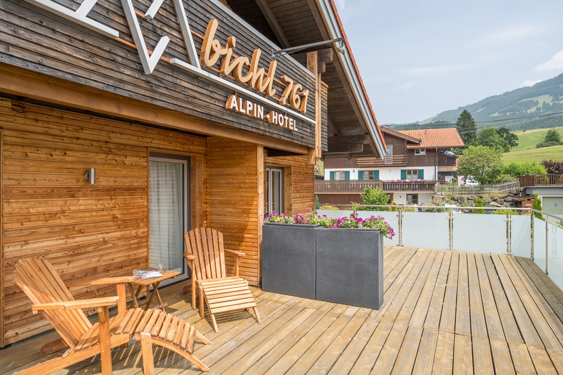 Unterkunft im Allgäu: Terrasse mit Bergblick - Alpin Hotel bichl 761