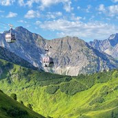 Ausflugsziele im Oberallgäu: Kanzelwandbahn in Riezlern im Kleinwalsertal  - Die Kanzelwandbahn - grenzenloses Wander- und Bergerlebnis