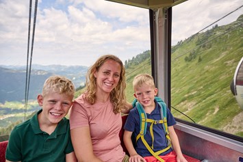 Erlebnisse im Oberallgäu: Kanzelwandbahn in Riezlern im Kleinwalsertal - Die Kanzelwandbahn - grenzenloses Wander- und Bergerlebnis