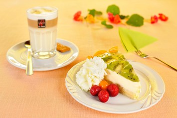 Unterkunft im Allgäu: Leckere Kaffeespezialitäten und hausgemachte Kuchen & Torten - Ihr Alpenblick - Hotel & Restaurant in Fischen im Allgäu