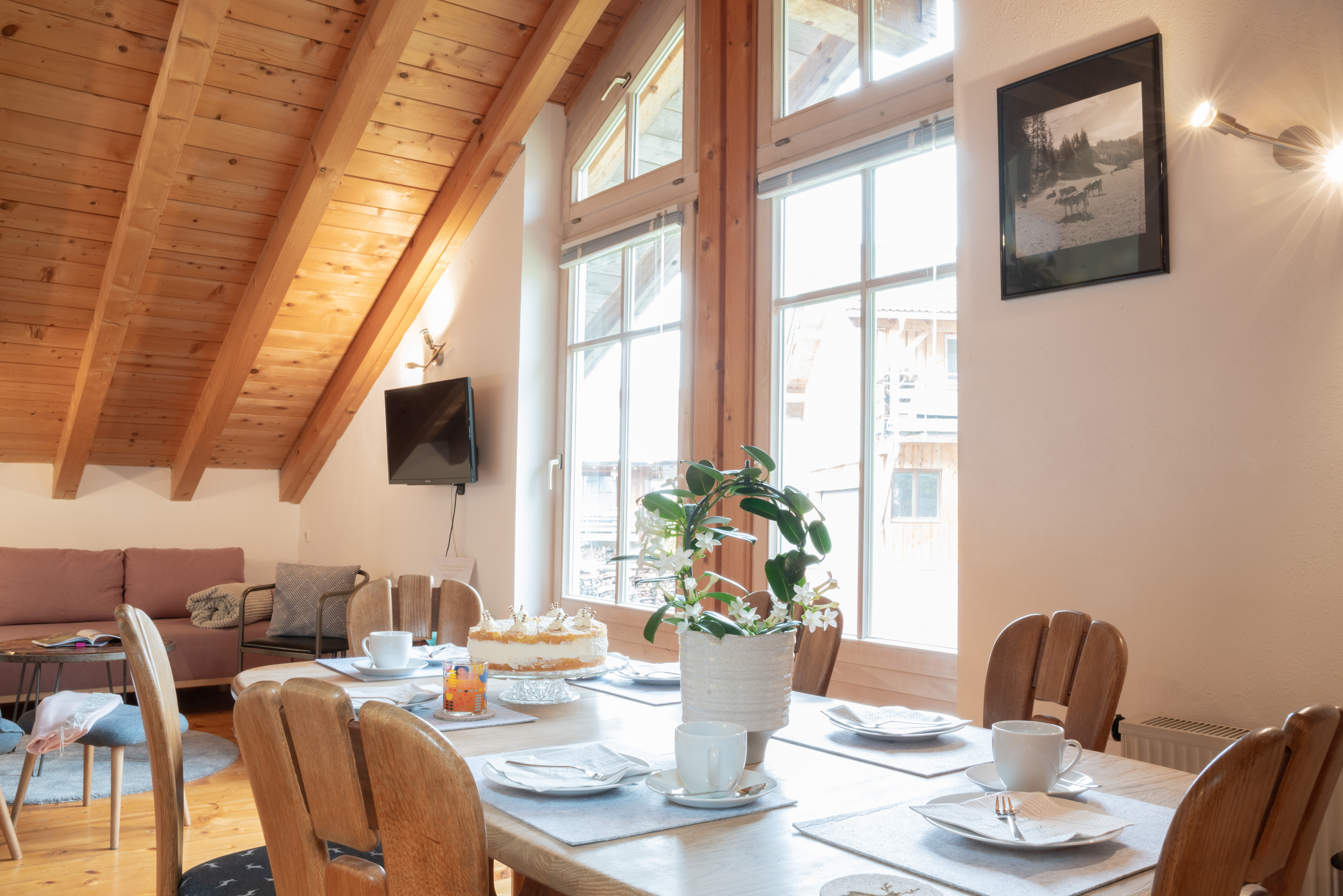 Unterkunft im Allgäu: Offener und heller Wohn- Essbereich FeWo Wiesenblick - Ferienhof Stiefel über Sonthofen im Allgäu