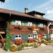 Gastgeber im Oberallgäu: Landhaus Schmid - Ferienwohnungen in Kornau bei Oberstdorf im Allgäu - Landhaus Schmid - auf der Sonnenterasse über Oberstdorf