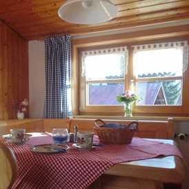Unterkunft im Allgäu: Landhaus Schmid - Ferienwohnungen in Kornau bei Oberstdorf im Allgäu - Landhaus Schmid - auf der Sonnenterasse über Oberstdorf