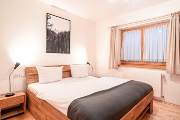 Unterkunft im Allgäu: Alpenhaus Oberstdorf - Schlafzimmer 2 App. 401 | gipfelGLÜCK (Untergeschoss) - ALPENHAUS Oberstdorf