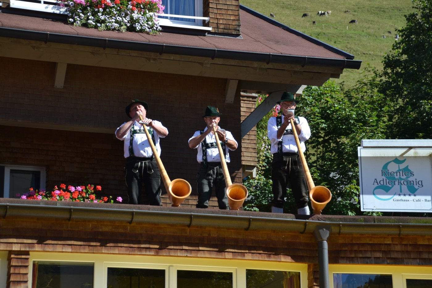 Hotels und Ferienwohnungen im Oberallgäu - Bergkirchweih beim Kienle in Balderschwang - Kilbe Frühschoppen beim Kienle in Balderschwang