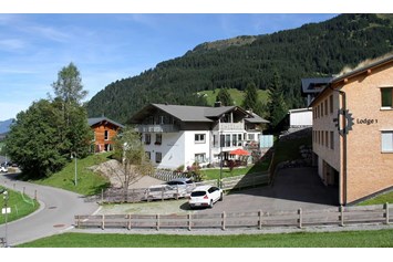 Unterkunft im Allgäu: Landhaus Maria-Theresia - Ferienwohnungen im Kleinwalsertal - Landhaus Maria-Theresia - Ferienwohnungen im Kleinwalsertal