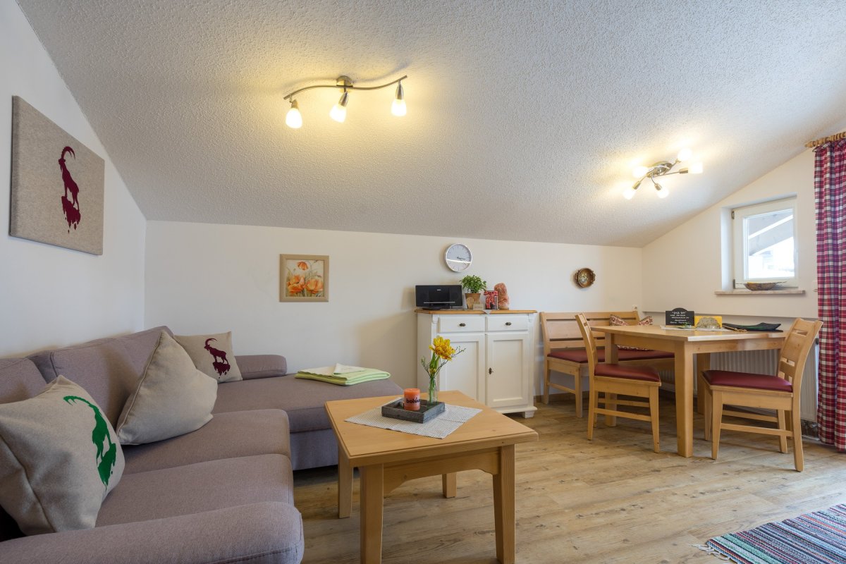 Unterkunft im Allgäu: Landhaus Maria-Theresia - Ferienwohnungen im Kleinwalsertal - Landhaus Maria-Theresia - Ferienwohnungen im Kleinwalsertal