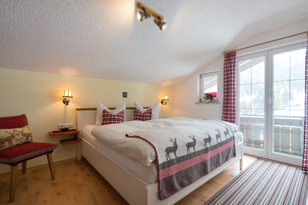 Unterkunft im Allgäu: Landhaus Maria-Theresia - Ferienwohnungen im Kleinwalsertal - Landhaus Maria-Theresia - Ferienwohnungen im Kleinwalsertal