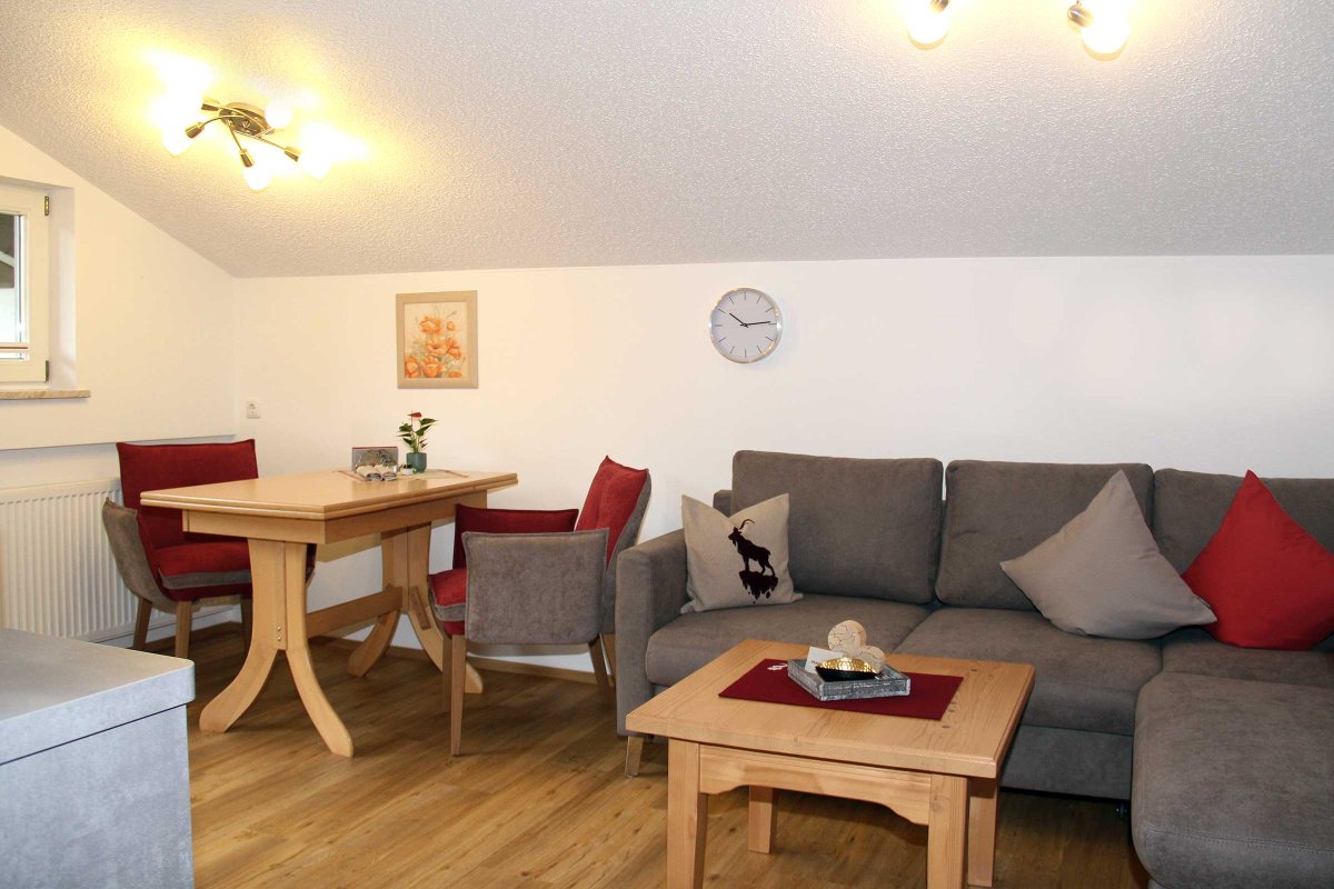 Unterkunft im Allgäu: Landhaus Maria-Theresia - Ferienwohnungen im Kleinwalsertal - Landhaus Maria-Theresia - Ferienwohnungen im Kleinwalsertal