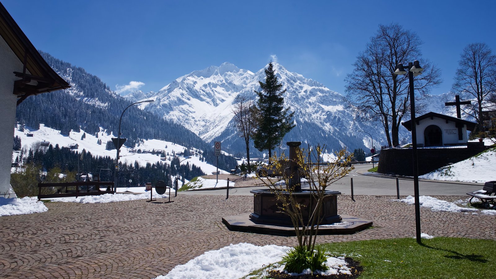 Unterkunft im Allgäu: Landhaus Maria-Theresia - Ferienwohnungen im Kleinwalsertal - Landhaus Maria-Theresia - Ferienwohnungen im Kleinwalsertal