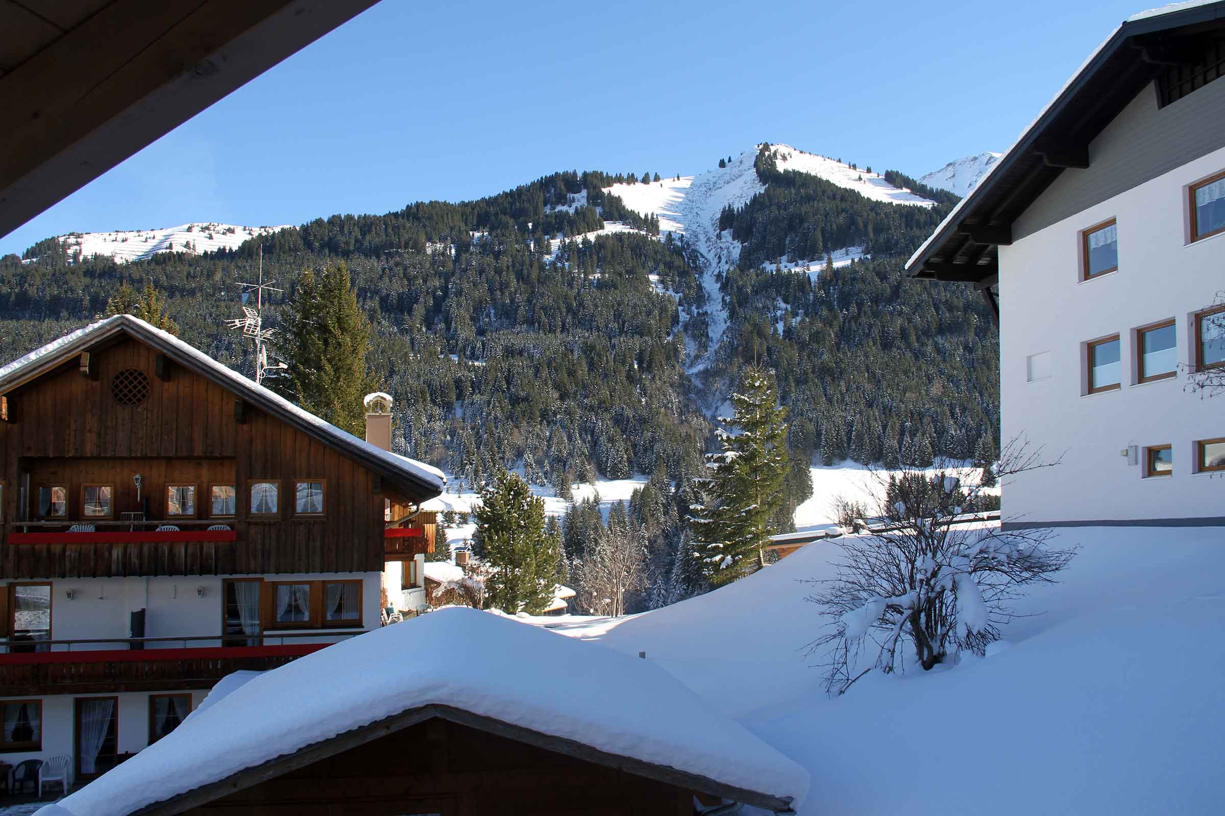 Unterkunft im Allgäu: Landhaus Maria-Theresia - Ferienwohnungen im Kleinwalsertal