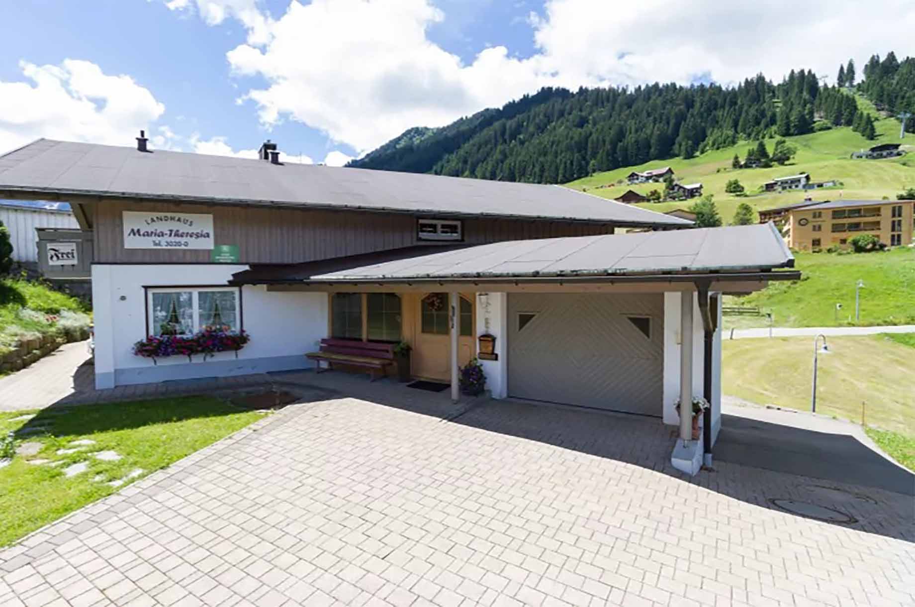 Unterkunft im Allgäu: Landhaus Maria-Theresia - Ferienwohnungen im Kleinwalsertal - Landhaus Maria-Theresia - Ferienwohnungen im Kleinwalsertal