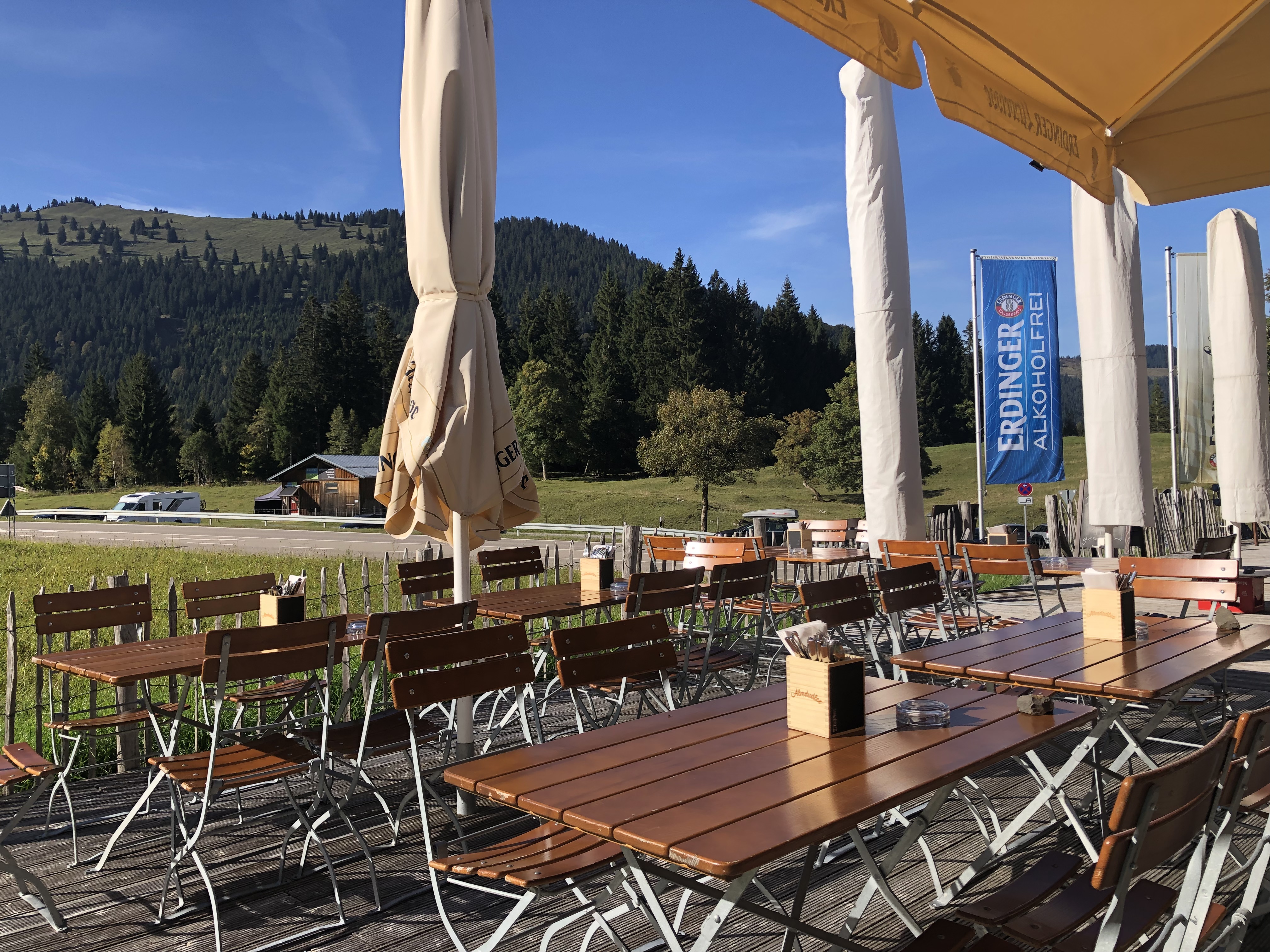 Restaurants im Oberallgäu: Erdinger Urweisse Alp an der Wiedhagbahn in Oberjoch - Erdinger Urweisse Alp an der Wiedhagbahn in Oberjoch