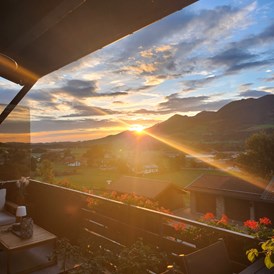 Unterkunft im Allgäu: Sonnenaufgang über der Alpspitz
Blick vom Haus - Ferienwohnungen Weber in Wertach im Allgäu
