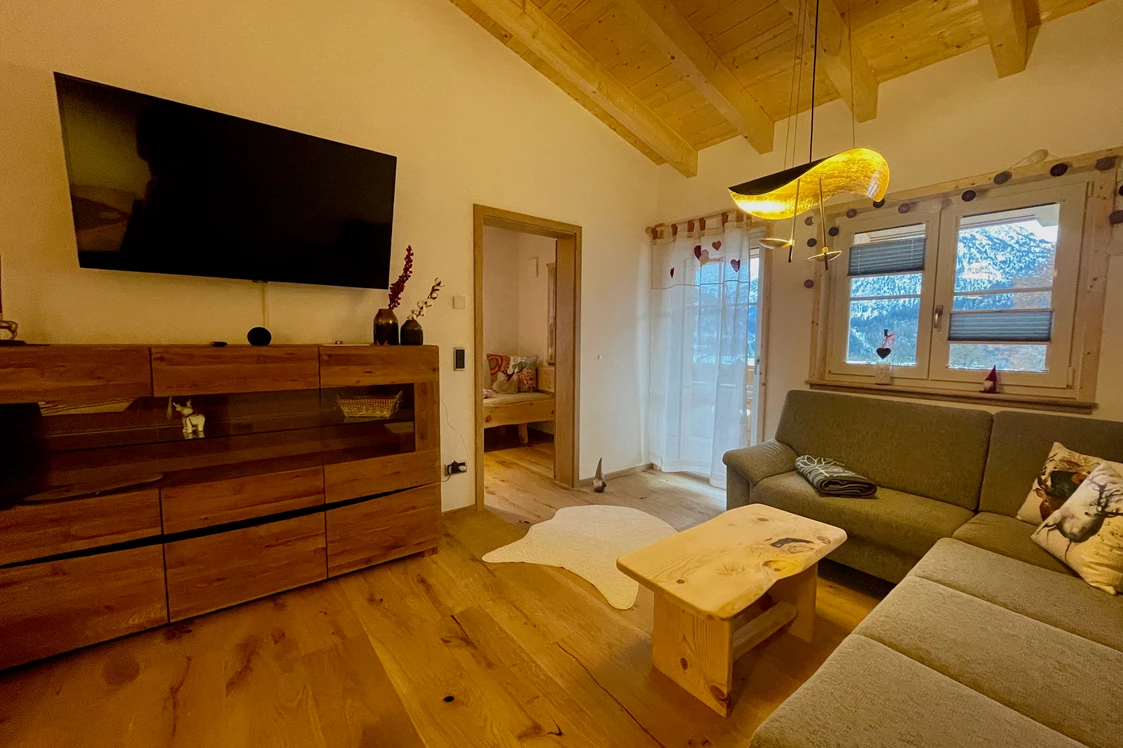 Unterkunft im Allgäu: Apartment #4 Rotspitz für 2 bis 4 Personen: Wohnzimmer - Bäumers Retreat - Apartments in Bad Hindelang