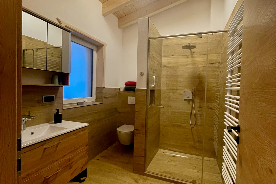 Unterkunft im Allgäu: Apartment #4 Rotspitz für 2 bis 4 Personen: Badezimmer - Bäumers Retreat - Apartments in Bad Hindelang