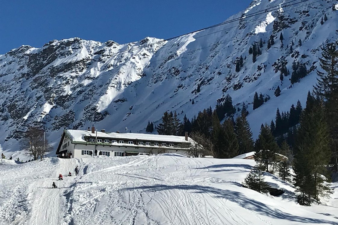 Winterrodeln von der Seealpe am Nebelhorn  Erlebnisse im Oberallgäu in  Deutschland