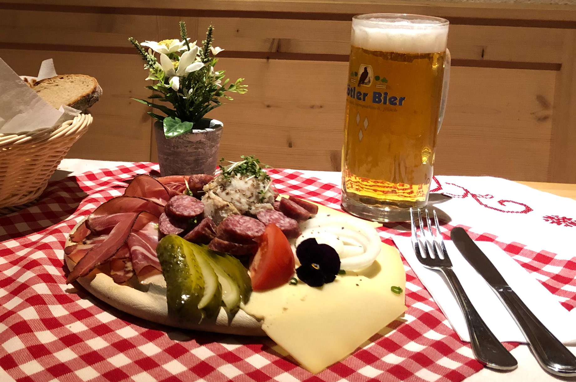 Hotels und Ferienwohnungen im Oberallgäu - Berggasthof Seealpe auf 1.280 Metern am Nebelhorn - Berggasthof Seealpe auf 1.280 Metern über Oberstdorf