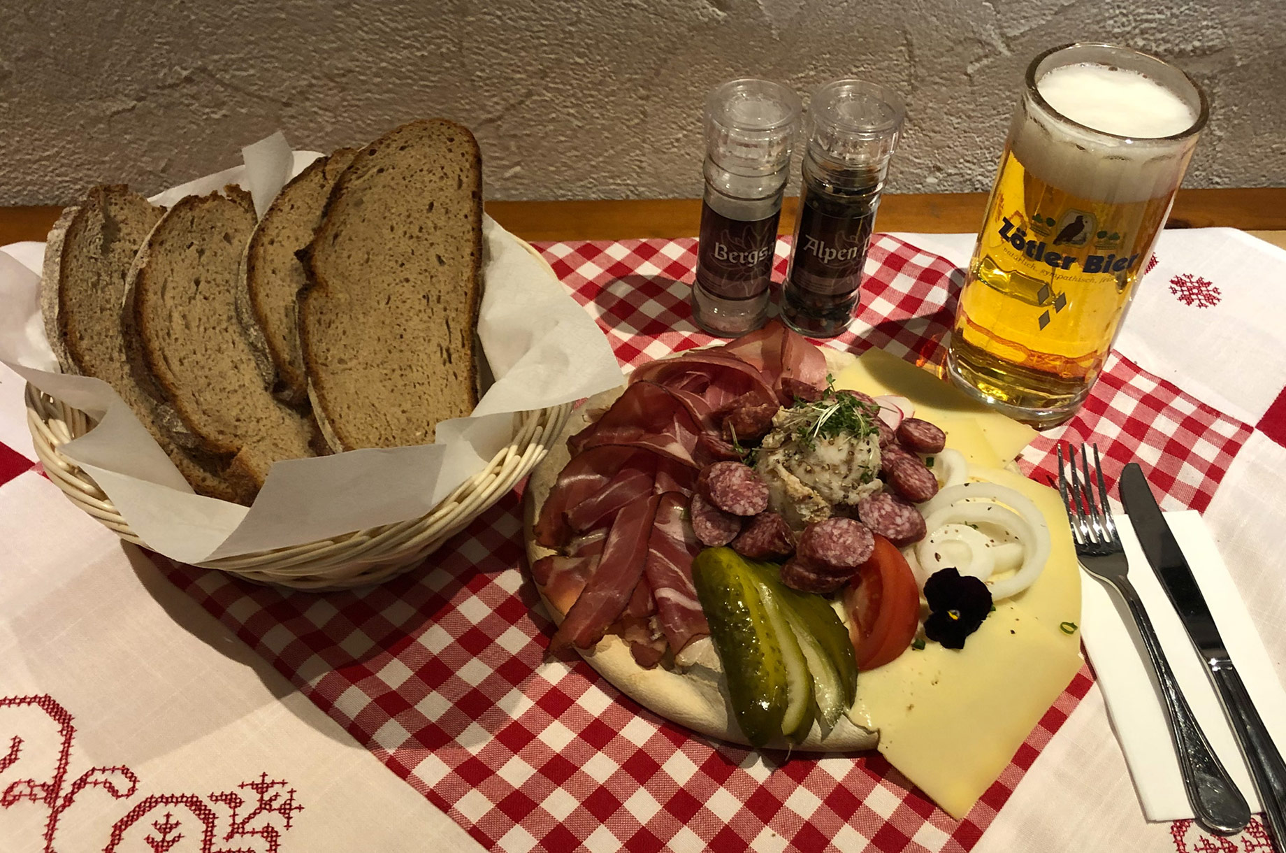 Restaurants im Oberallgäu: Berggasthof Seealpe auf 1.280 Metern am Nebelhorn - Berggasthof Seealpe auf 1.280 Metern über Oberstdorf