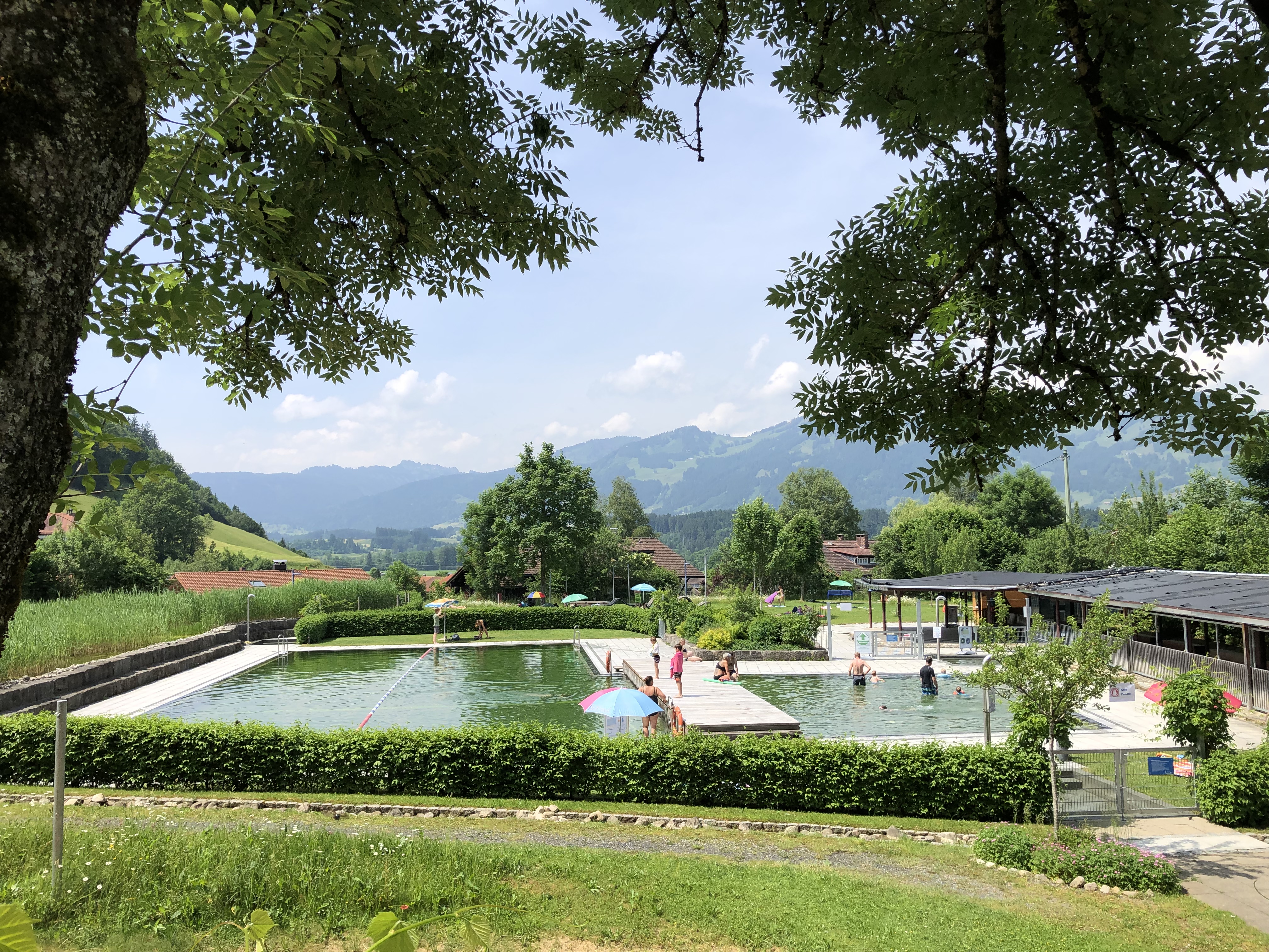 Hotels und Ferienwohnungen im Oberallgäu - Saison: Sommer - Freibad Altstädten