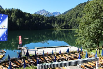 Erlebnisse im Oberallgäu: Naturfreibad Freibergsee bei Oberstdorf - Naturfreibad Freibergsee mit Bootsverleih bei Oberstdorf