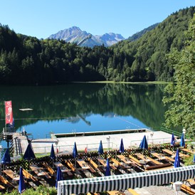 Erlebnisse im Oberallgäu: Naturfreibad Freibergsee bei Oberstdorf - Naturfreibad Freibergsee mit Bootsverleih bei Oberstdorf