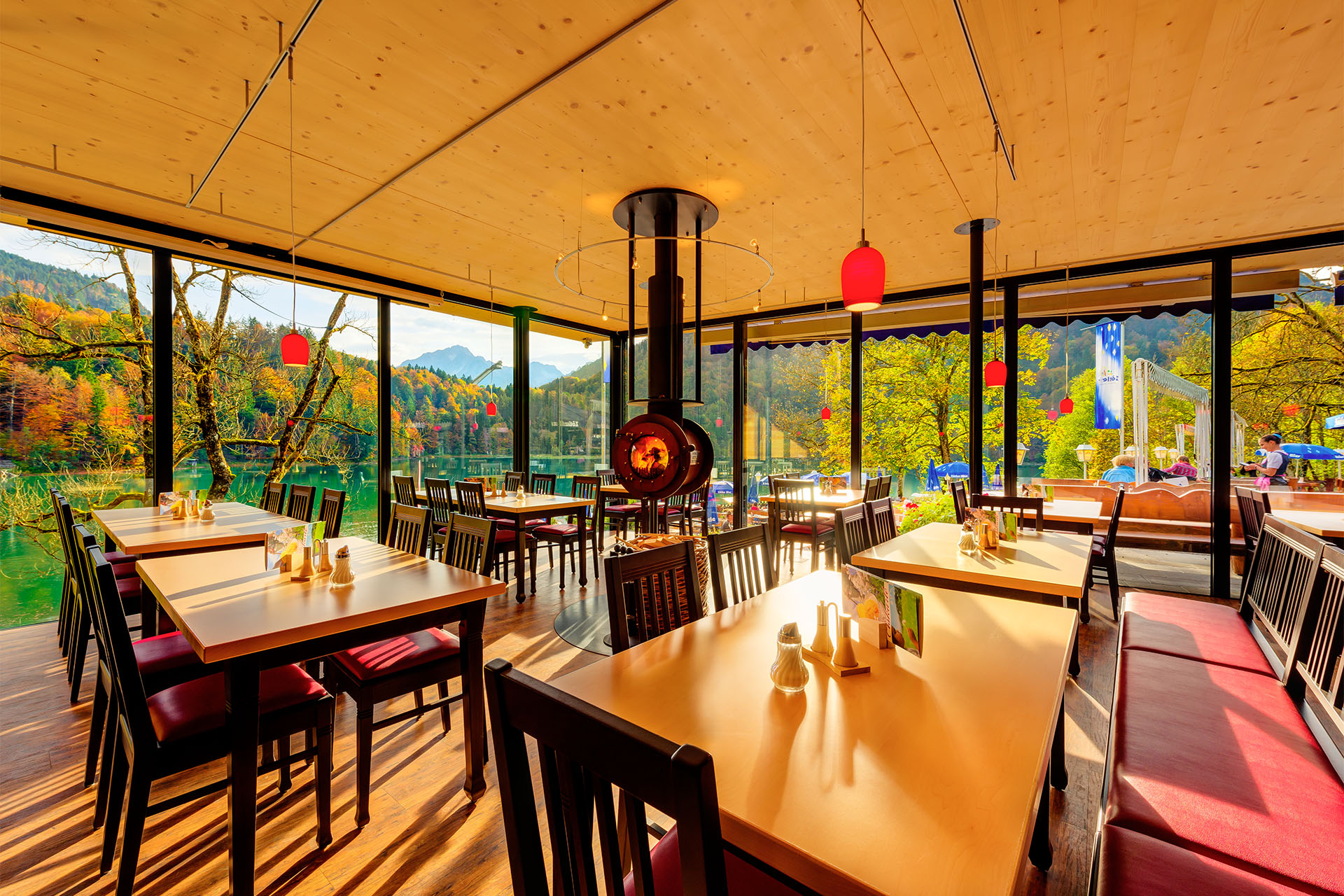 Erlebnisse im Oberallgäu: Naturfreibad Freibergsee bei Oberstdorf - Naturfreibad Freibergsee mit Bootsverleih bei Oberstdorf