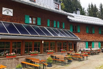 Restaurants im Oberallgäu: Schwarzenberghütte im Naturschutzgebiet Hintersteiner Tal - Schwarzenberghütte - Einkehrziel im Hintersteiner Tal