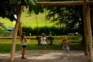 Erlebnisse im Oberallgäu: Moorbad Spielplatz - Naturfreibad am Moorstüble in Reichenbach