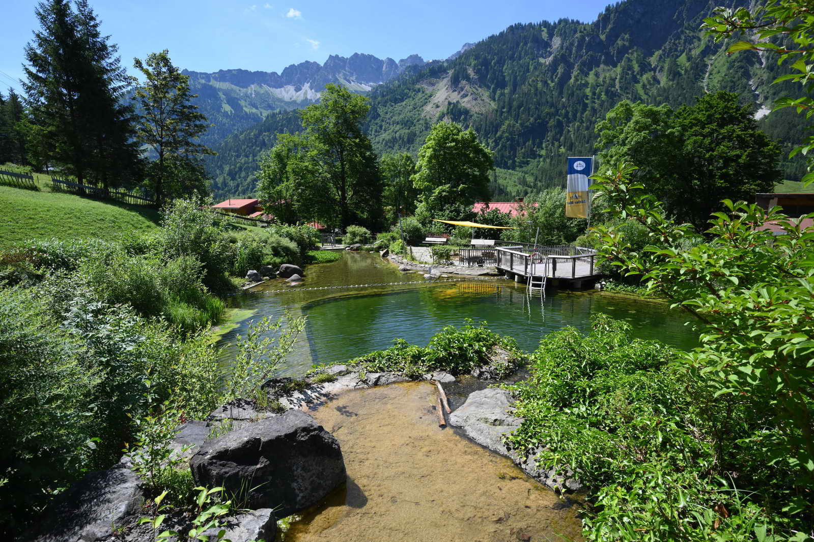 Erlebnisse im Oberallgäu: Prinze Gumpe - Badegarten in Hinterstein im Allgäu - Naturbad Prinze Gumpe in Hinterstein im Allgäu 