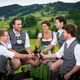 Veranstaltungen im Oberallgäu: Burgexpress beim Maifest in Rettenberg - Kranzegg - Maifest in Rettenberg - Kranzegg