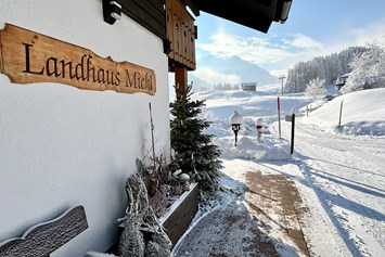 Unterkunft im Allgäu: Landhaus Michl - Ferienwohnungen in Riezlern im Kleinwalsertal