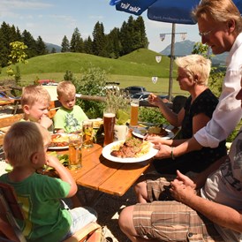 Restaurants im Oberallgäu: Berghof-Stüble im Alpenwildpark in Obermaiselstein - Berghof-Stüble im Alpenwildpark in Obermaiselstein
