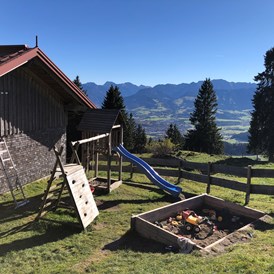 Erlebnisse: Spielplatz an der Alpe Oberberg - Die Mittagbahn im Sommer